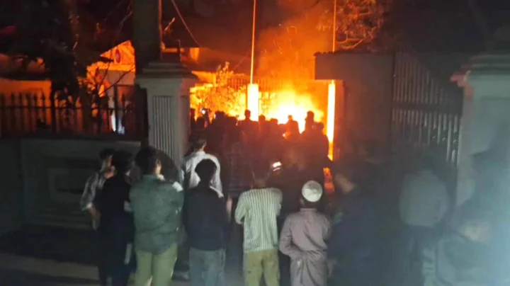 কিশোরগঞ্জে সাবেক রাষ্ট্রপতি আবদুল হামিদের বাড়ি ভাঙচুর-আগুন